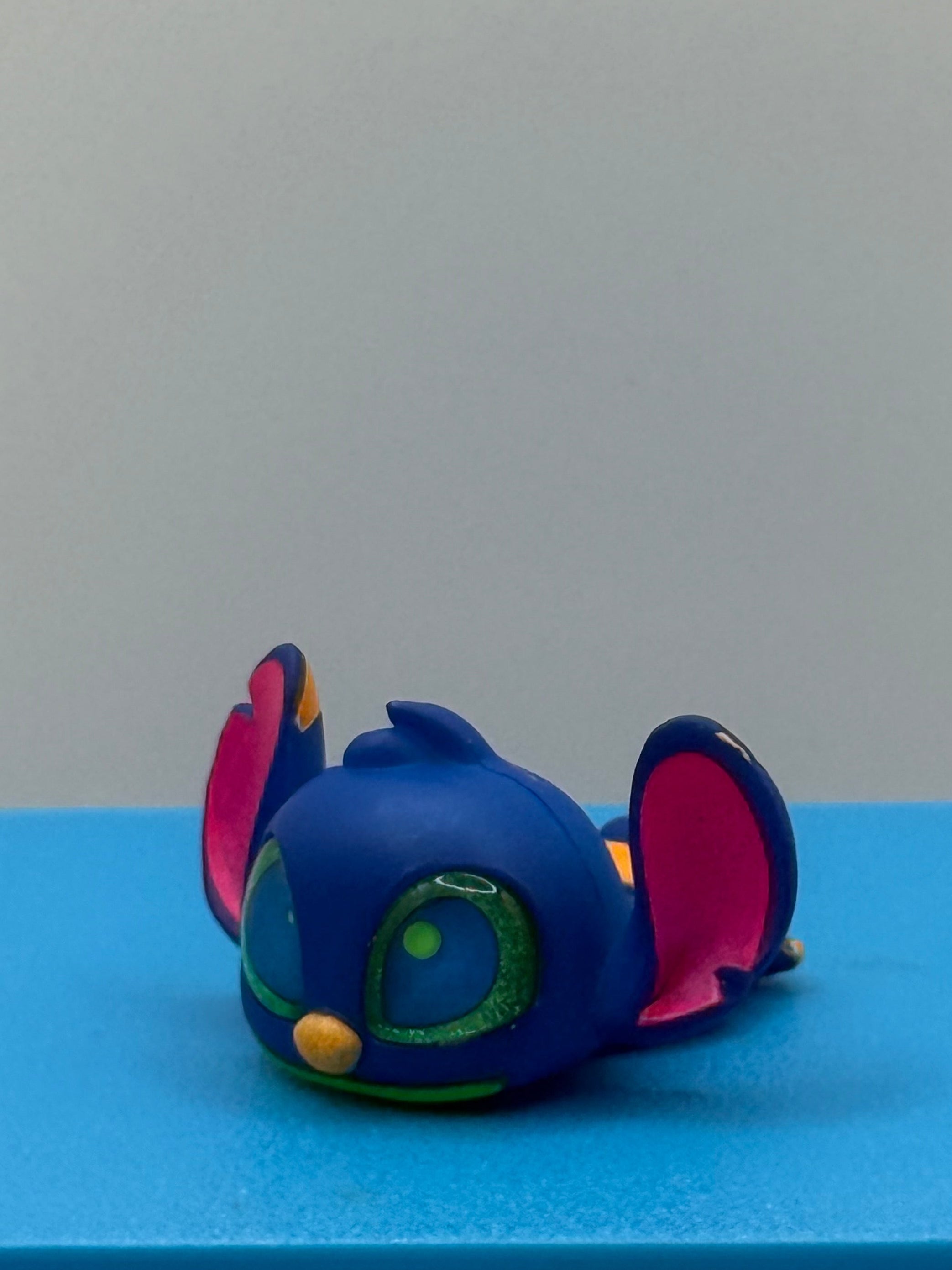 Laying Stitch, Pre-Owned Disney Doorables, Blacklight Series 1