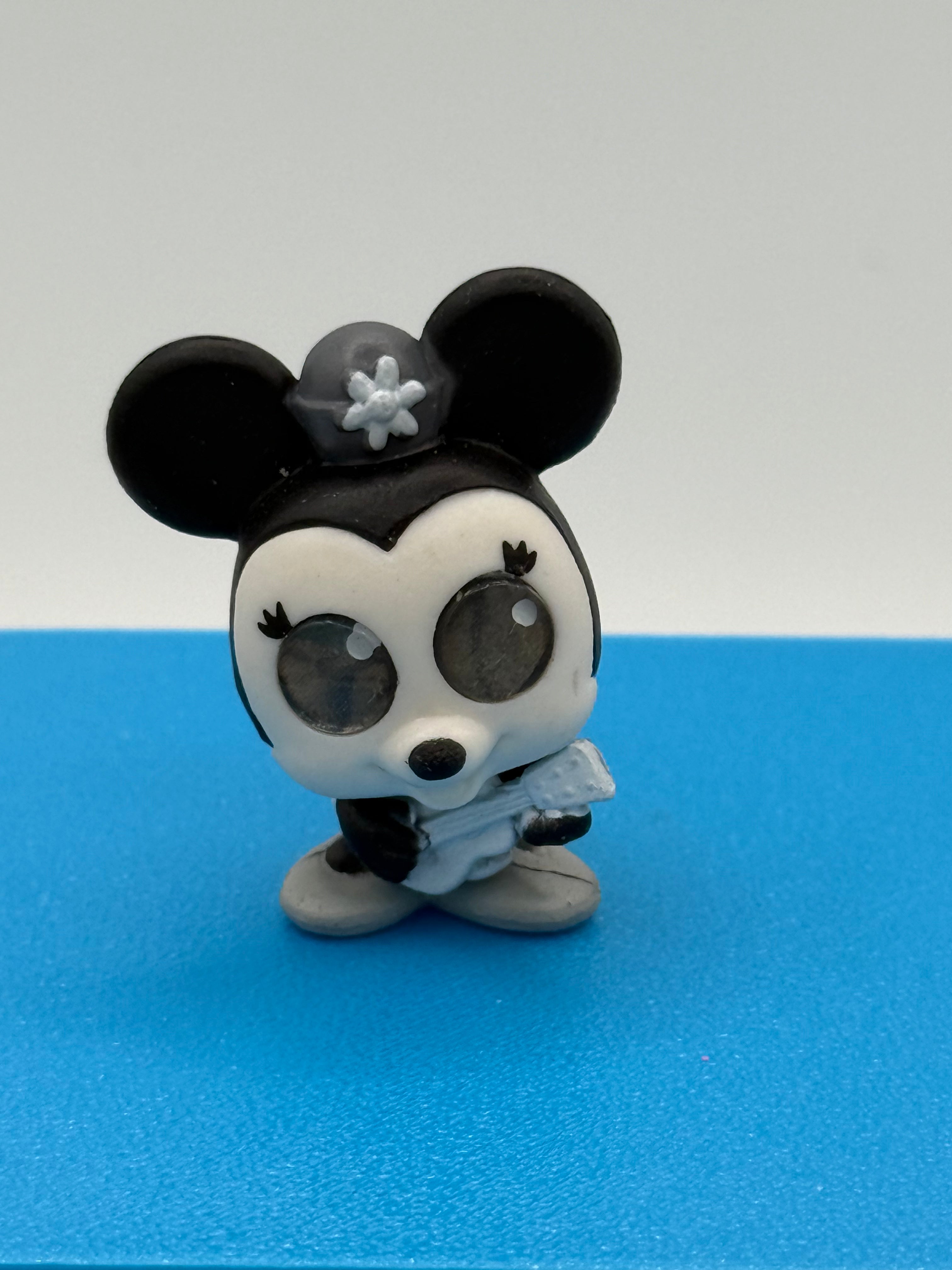 Minnie (Figure Only), Pre-Owned Disney Doorables, Movie Moments